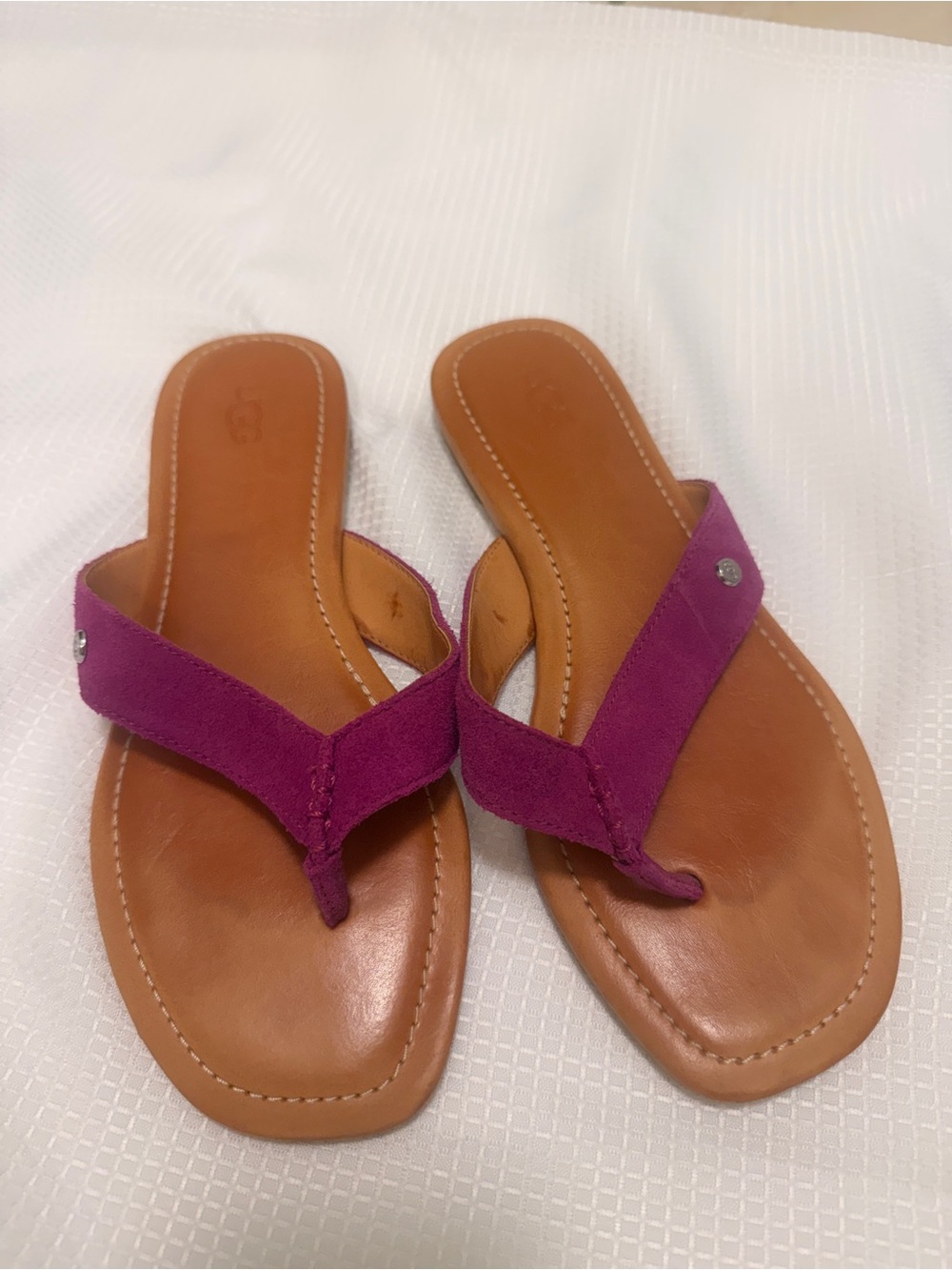 UGG Women's Purple Suede Thong Sandals with Tan Leather Footbed
